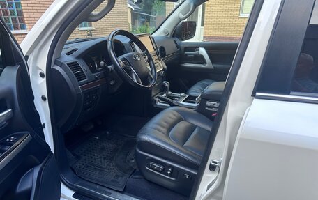 Toyota Land Cruiser 200, 2017 год, 7 300 000 рублей, 13 фотография