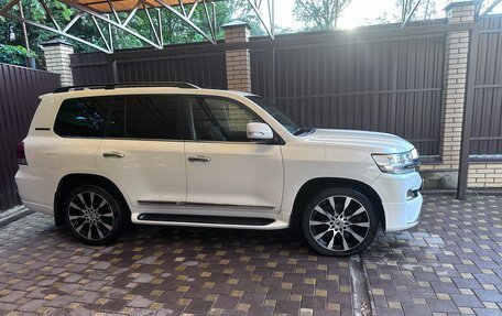 Toyota Land Cruiser 200, 2017 год, 7 300 000 рублей, 22 фотография