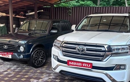 Toyota Land Cruiser 200, 2017 год, 7 300 000 рублей, 26 фотография
