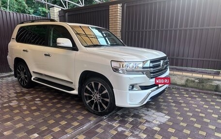 Toyota Land Cruiser 200, 2017 год, 7 300 000 рублей, 23 фотография