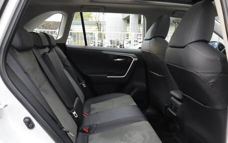 Toyota RAV4, 2025 год, 4 320 000 рублей, 6 фотография