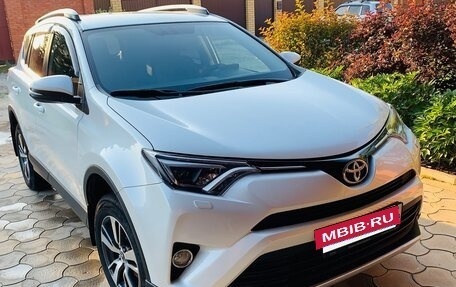 Toyota RAV4, 2019 год, 2 800 000 рублей, 2 фотография