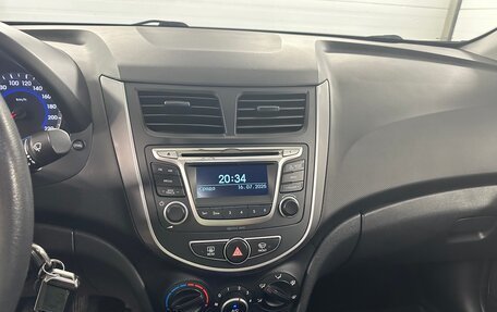 Hyundai Solaris II рестайлинг, 2015 год, 1 080 000 рублей, 29 фотография