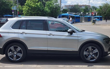 Volkswagen Tiguan II, 2017 год, 2 400 000 рублей, 2 фотография