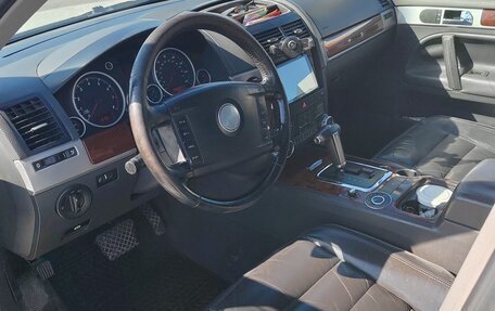 Volkswagen Touareg III, 2005 год, 580 000 рублей, 3 фотография