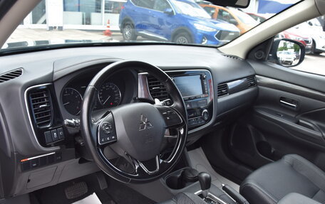 Mitsubishi Outlander III рестайлинг 3, 2015 год, 1 890 000 рублей, 17 фотография