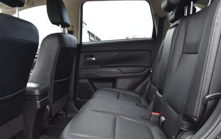 Mitsubishi Outlander III рестайлинг 3, 2015 год, 1 890 000 рублей, 22 фотография