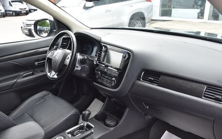 Mitsubishi Outlander III рестайлинг 3, 2015 год, 1 890 000 рублей, 20 фотография