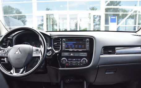 Mitsubishi Outlander III рестайлинг 3, 2015 год, 1 890 000 рублей, 19 фотография