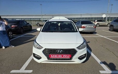 Hyundai Solaris II рестайлинг, 2017 год, 930 000 рублей, 2 фотография