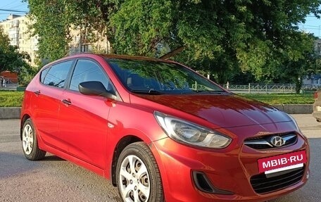 Hyundai Solaris II рестайлинг, 2012 год, 850 000 рублей, 2 фотография