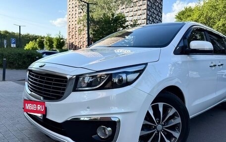 KIA Carnival III, 2018 год, 2 149 000 рублей, 13 фотография