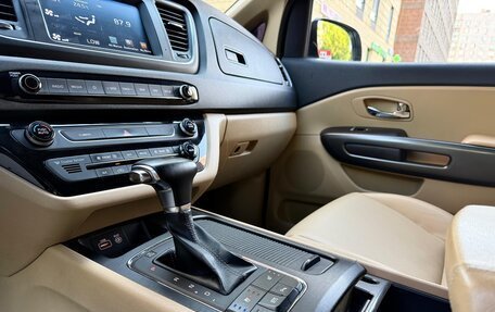 KIA Carnival III, 2018 год, 2 149 000 рублей, 32 фотография
