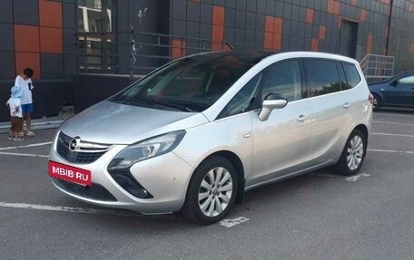 Opel Zafira C рестайлинг, 2014 год, 740 000 рублей, 4 фотография