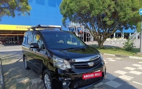 Toyota Noah III, 2011 год, 2 150 000 рублей, 2 фотография