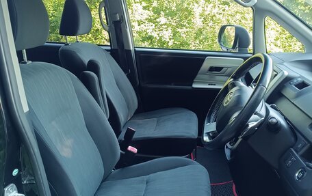 Toyota Noah III, 2011 год, 2 150 000 рублей, 17 фотография