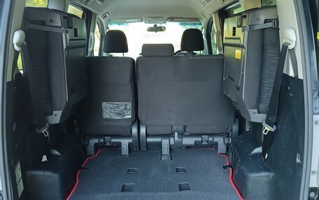 Toyota Noah III, 2011 год, 2 150 000 рублей, 16 фотография