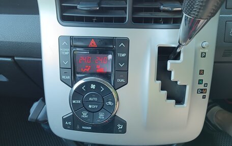 Toyota Noah III, 2011 год, 2 150 000 рублей, 18 фотография