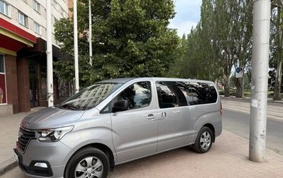 Hyundai Grand Starex Grand Starex I рестайлинг 2, 2018 год, 3 700 000 рублей, 1 фотография