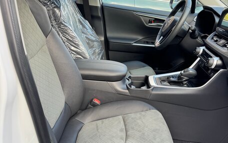 Toyota RAV4, 2025 год, 3 600 000 рублей, 6 фотография
