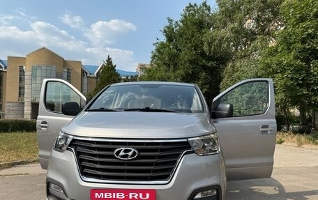 Hyundai Grand Starex Grand Starex I рестайлинг 2, 2018 год, 3 700 000 рублей, 15 фотография