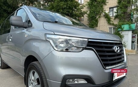 Hyundai Grand Starex Grand Starex I рестайлинг 2, 2018 год, 3 700 000 рублей, 28 фотография