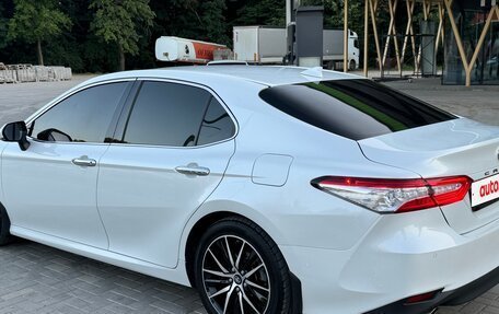Toyota Camry, 2019 год, 2 800 000 рублей, 4 фотография
