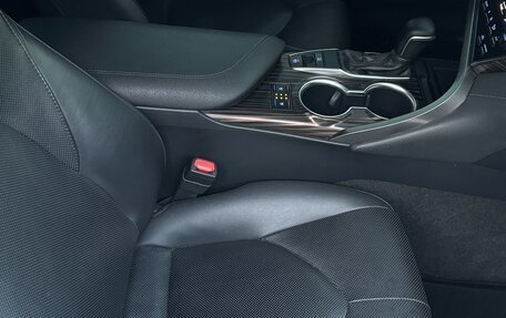 Toyota Camry, 2019 год, 2 800 000 рублей, 16 фотография
