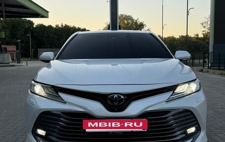 Toyota Camry, 2019 год, 2 800 000 рублей, 11 фотография