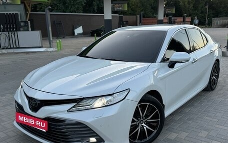 Toyota Camry, 2019 год, 2 800 000 рублей, 10 фотография