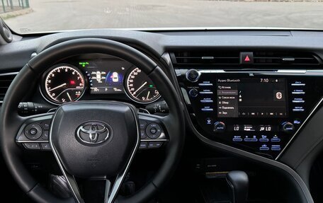 Toyota Camry, 2019 год, 2 800 000 рублей, 20 фотография