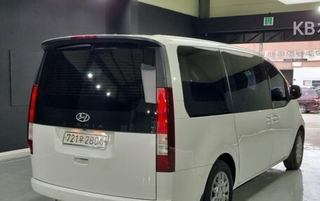 Hyundai Staria, 2021 год, 3 000 000 рублей, 2 фотография