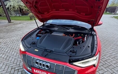 Audi e-tron I, 2018 год, 4 200 000 рублей, 7 фотография