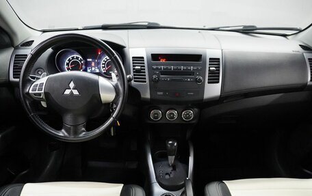 Mitsubishi Outlander III рестайлинг 3, 2012 год, 1 315 000 рублей, 13 фотография
