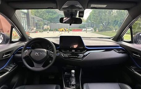 Toyota C-HR I рестайлинг, 2021 год, 2 010 000 рублей, 4 фотография