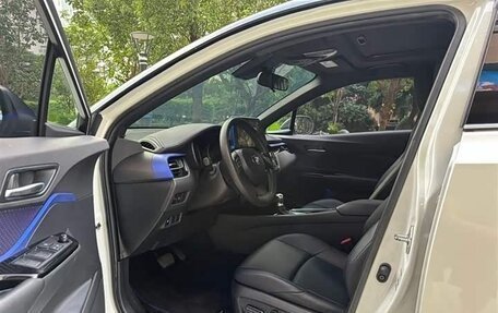 Toyota C-HR I рестайлинг, 2021 год, 2 010 000 рублей, 6 фотография