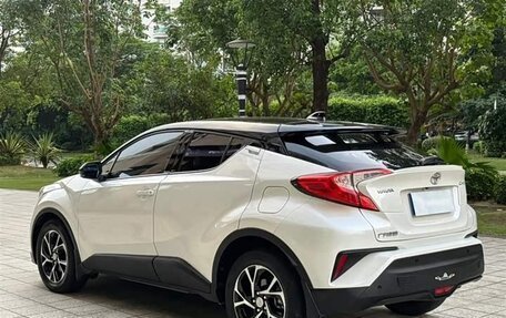 Toyota C-HR I рестайлинг, 2021 год, 2 010 000 рублей, 9 фотография