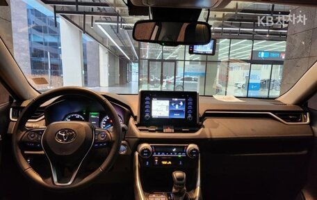 Toyota RAV4, 2021 год, 3 190 000 рублей, 7 фотография