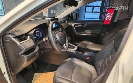 Toyota RAV4, 2021 год, 3 190 000 рублей, 8 фотография
