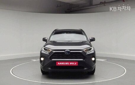 Toyota RAV4, 2020 год, 3 000 000 рублей, 2 фотография