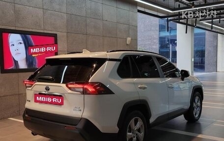 Toyota RAV4, 2021 год, 3 190 000 рублей, 4 фотография