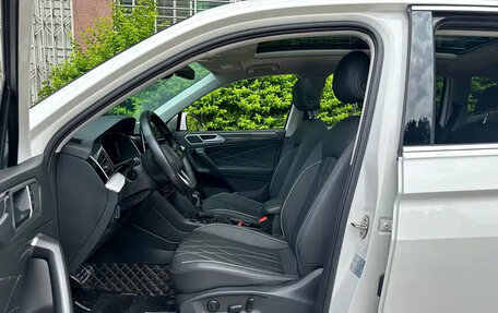 Volkswagen Tiguan II, 2021 год, 2 250 596 рублей, 6 фотография