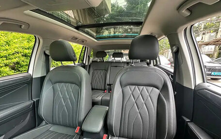 Volkswagen Tiguan II, 2021 год, 2 250 596 рублей, 16 фотография