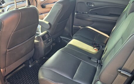 Honda Pilot III рестайлинг, 2016 год, 3 150 000 рублей, 23 фотография