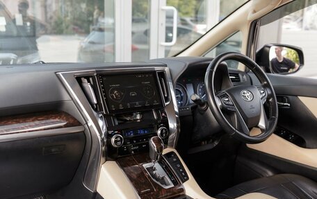 Toyota Alphard III, 2018 год, 3 900 000 рублей, 9 фотография
