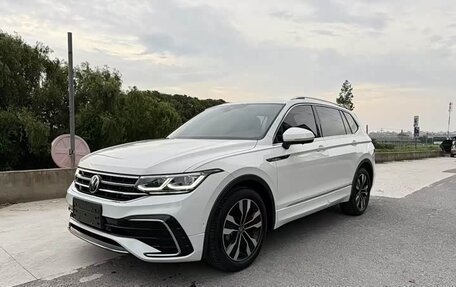 Volkswagen Tiguan II, 2022 год, 2 350 777 рублей, 1 фотография