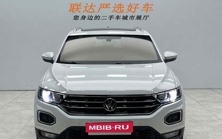 Volkswagen T-Roc I, 2022 год, 2 180 000 рублей, 2 фотография