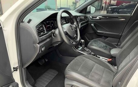 Volkswagen T-Roc I, 2022 год, 2 180 000 рублей, 17 фотография