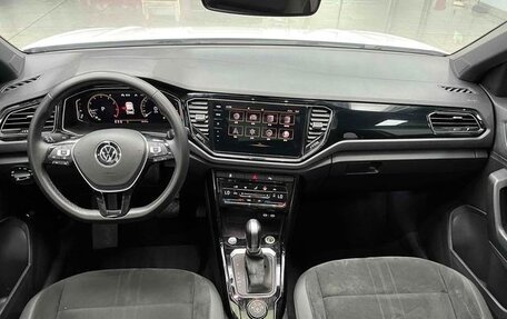 Volkswagen T-Roc I, 2022 год, 2 180 000 рублей, 23 фотография