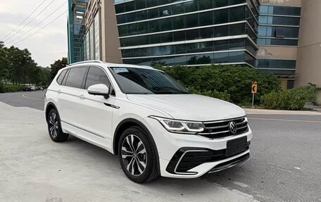 Volkswagen Tiguan II, 2022 год, 2 350 777 рублей, 3 фотография